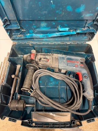 Bosch GBH 2-26 Professional + brocas+ cinceles SDS