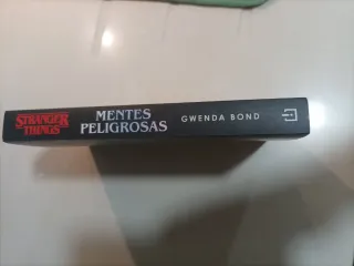 Stranger Things, Mentes Peligrosas. Libro.