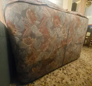 Sofá de 3 plazas, tapizado en tela estampada