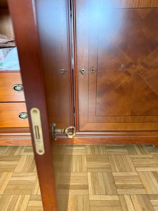 Aparador de madera maciza de nogal