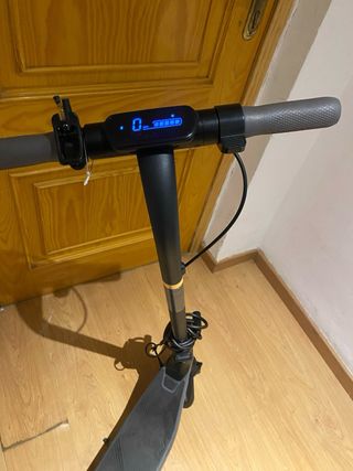 Patinete eléctrico gris