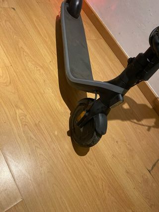 Patinete eléctrico gris