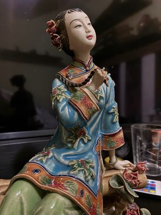 Figura de porcelana estilo Shiwan