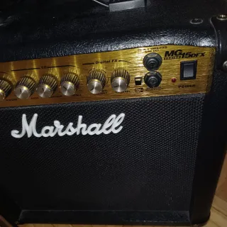 Amplificador Marshall MG15DFX Negro/Dorado .
