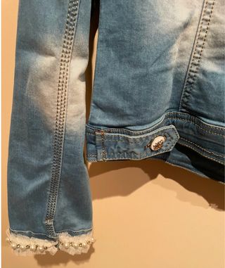 Chaqueta vaquera con perlas