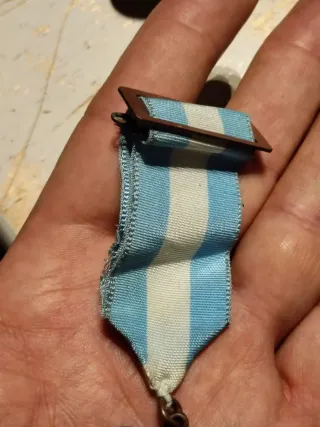 Insignia medalla Religiosa Virgen de Lourdes