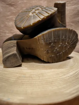 Botines de cuero negro con cordones