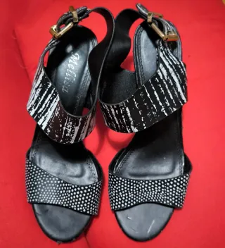 Sandali a strice Nere e Bianche