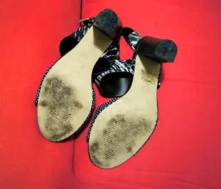 Sandali a strice Nere e Bianche