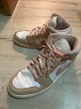 Zapatillas Jordan Beige y Rosa