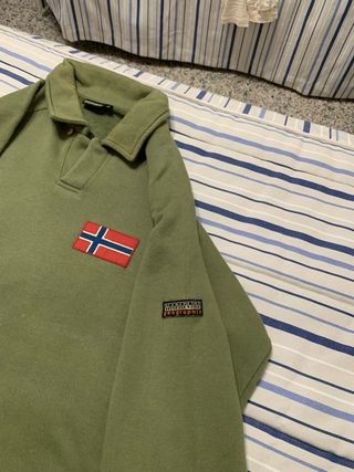 Sudadera Napapijri Verde con Bandera
