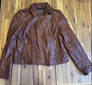 Cazadora de piel marrón