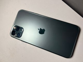 iPhone 11 Pro Max Verde/Grigio Siderale