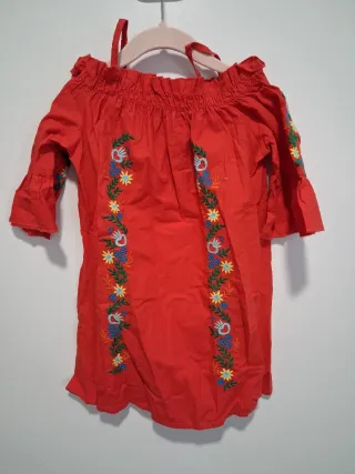 Vestido rojo bordado