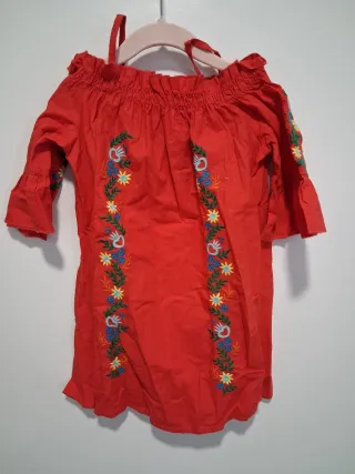 Vestido rojo bordado