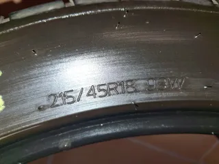 Neumático Hankook 215/45 R18 93W