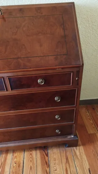 Armario. cama de de 105.secreter y mesita