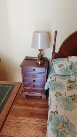 Armario. cama de de 105.secreter y mesita