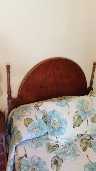 Armario. cama de de 105.secreter y mesita