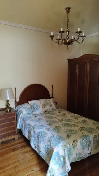 Armario. cama de de 105.secreter y mesita