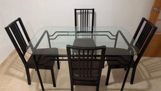 Mesa cristal y 4 sillas comedor negras