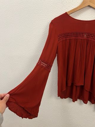 Blusa roja Forever 21 con volantes