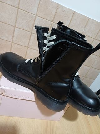 Anfibi neri donna con lacci