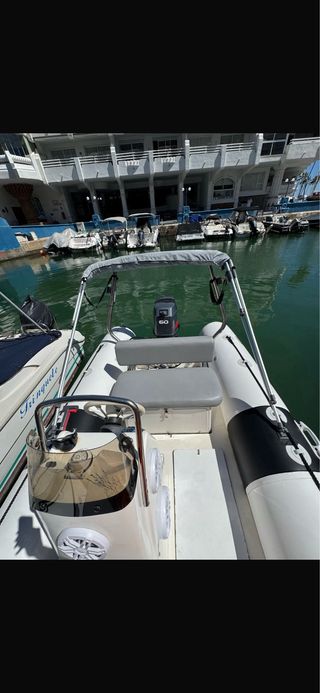 Semirrígida Zodiac Open