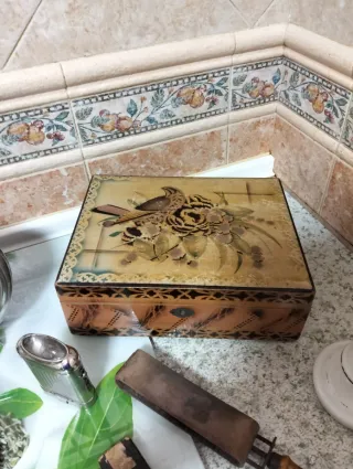 Lote de objetos antiguos y coleccionables