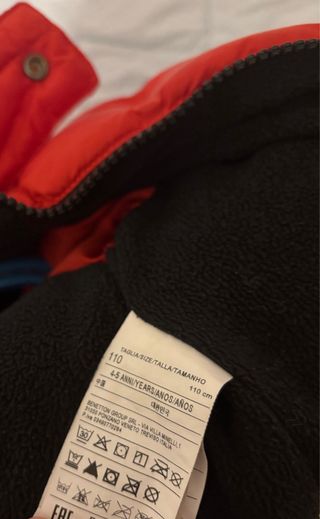 Abrigo Benetton rojo 110cm