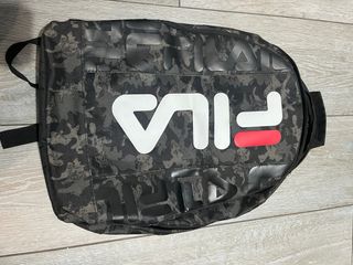 Mochila Fila Camuflaje Negra y Gris
