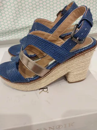 Sandalias cuña azul y dorado