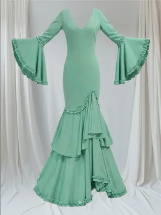 Traje de flamenca verde con volantes