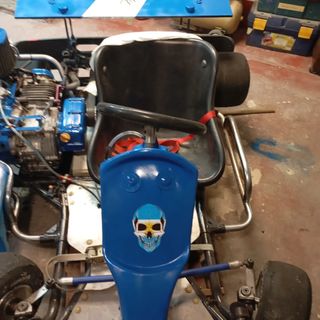 Kart de Competición Azul con Ala Trasera