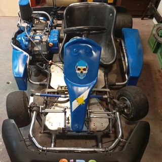 Kart de Competición Azul con Ala Trasera