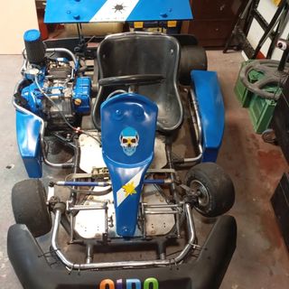 Kart de Competición Azul con Ala Trasera