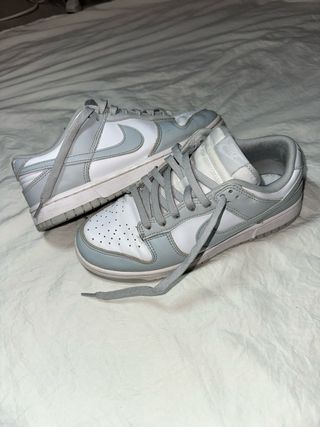 Sapatilhas Nike Dunk Cinzentas e Brancas