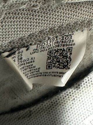 Sapatilhas Nike Dunk Cinzentas e Brancas