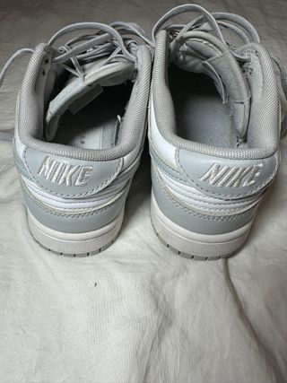 Sapatilhas Nike Dunk Cinzentas e Brancas