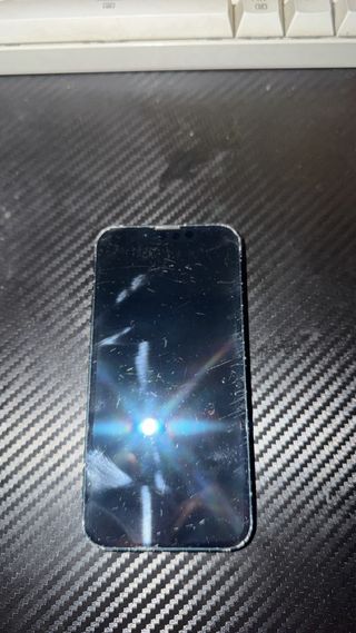 iPhone 13 mini dañado