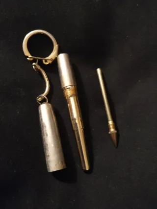 Antiguo llavero / bolígrafo retráctil años 60.