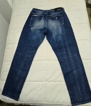 Pantalón vaquero Guess azul desgastado