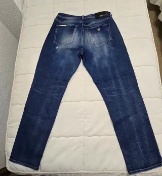 Pantalón vaquero Guess azul desgastado