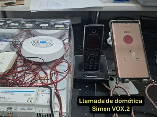 Conjunto Domótica Simon VOX.2 en caja banco prueba