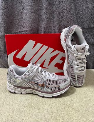 Sapatilhas Nike Vomero 5 Prata e Lilás - nº42