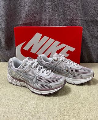 Sapatilhas Nike Vomero 5 Prata e Lilás - nº42