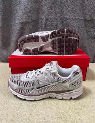 Sapatilhas Nike Vomero 5 Prata e Lilás - nº42