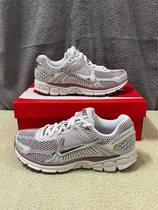 Sapatilhas Nike Vomero 5 Prata e Lilás - nº42