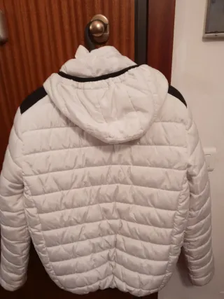 Cazadora unisex blanca con muy poco usoT:XL