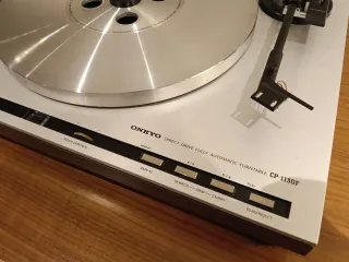 Gira-discos Onkyo CP-1130F DD Automático